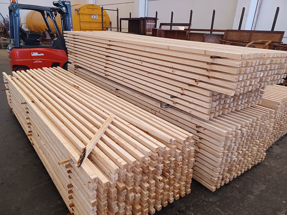 Conjunto de barras de madera preparadas para el Tratamiento de madera